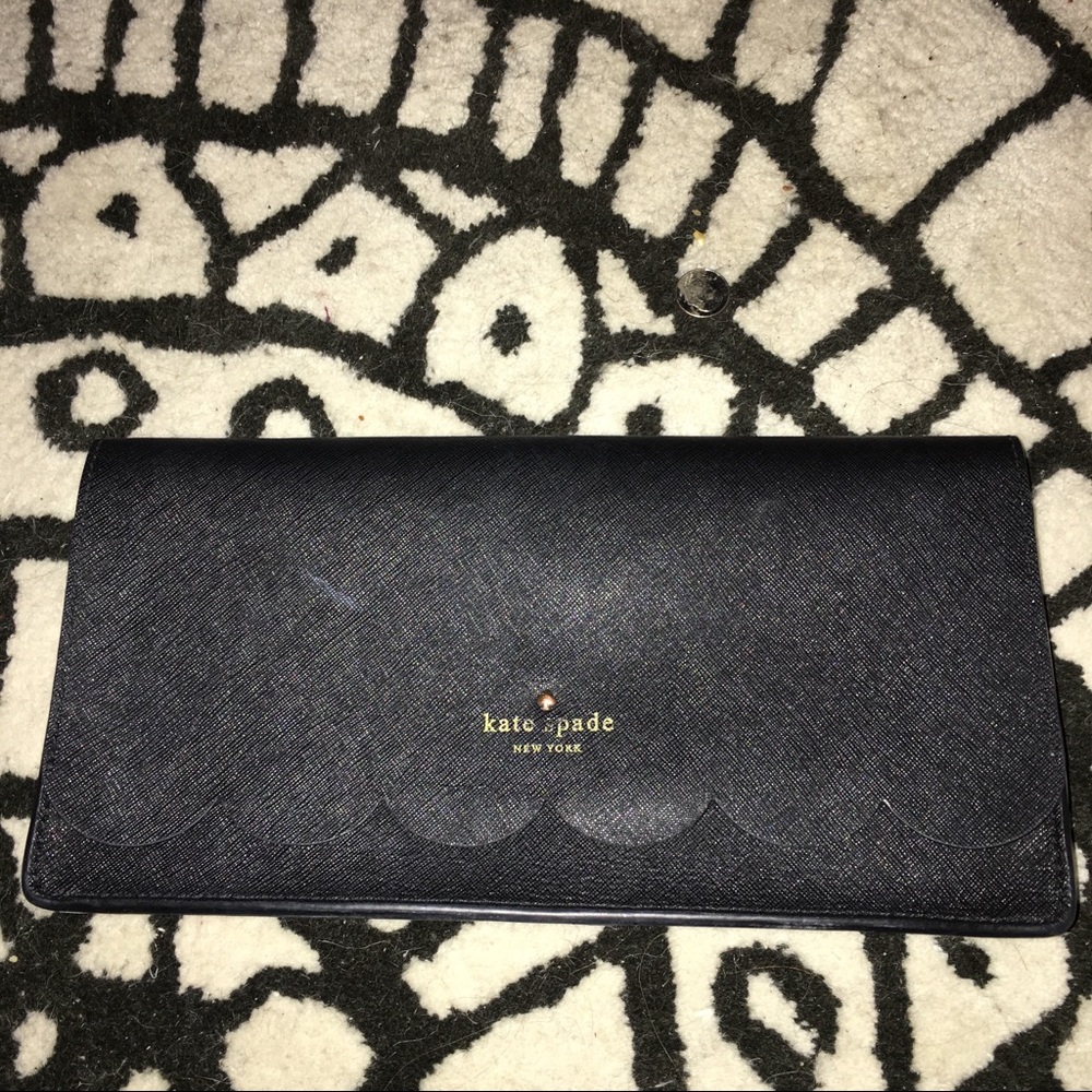 kate spade ♠️ black scallop clutch
